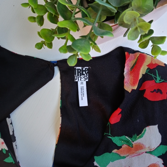 Free Press Floral Bell Sleeve Romper Size Medium - Picture 6 of 6